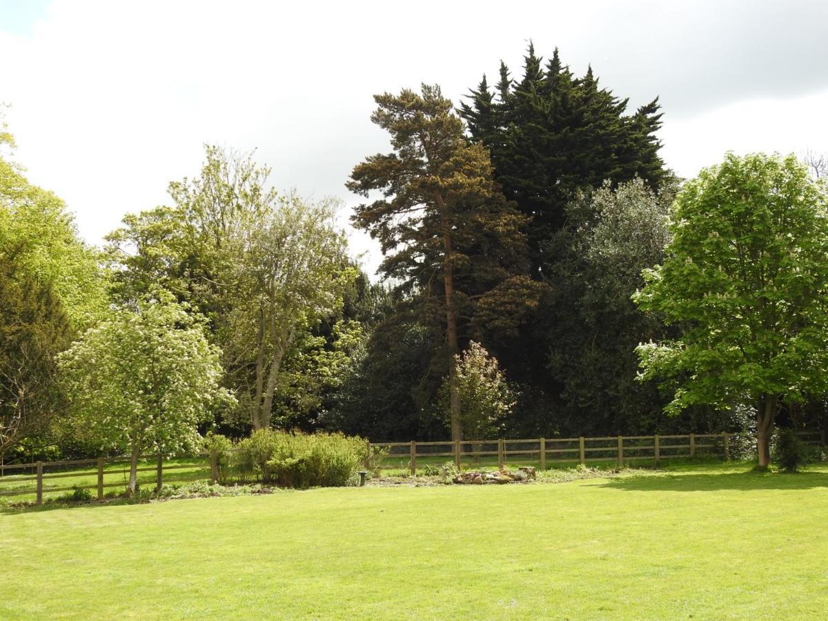 Old Rectory Bed & Breakfast South Dalton Exterior photo